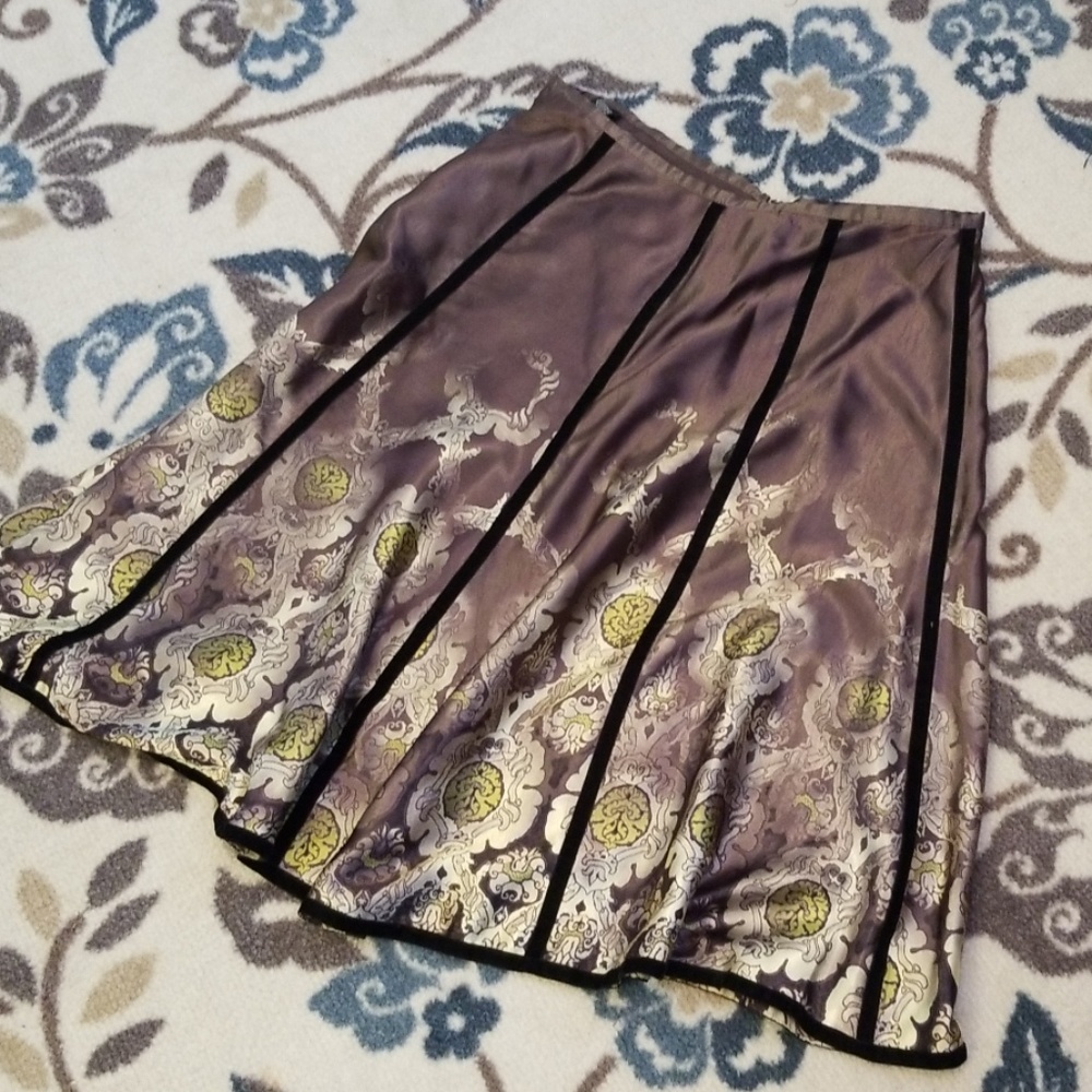 ❤Beautiful Flowy skirt!